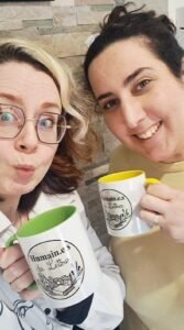 Les deux fondatrices de l'association Humain.e.s de Lettres, Neli Wogden et Holly Prose